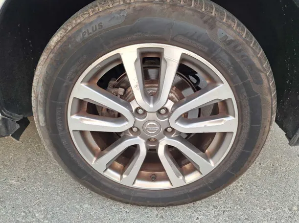 Car image 9