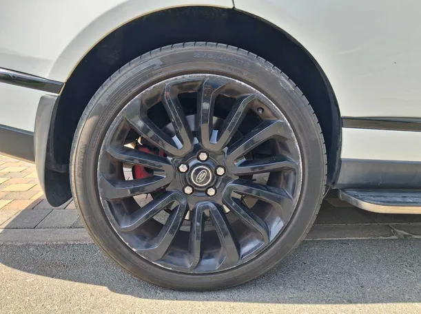 Car image 9