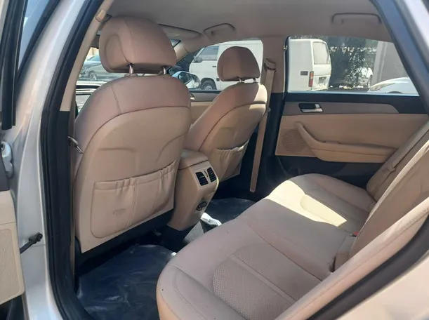 Car image 15