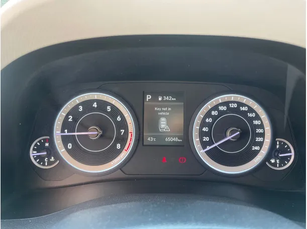 Car image 19