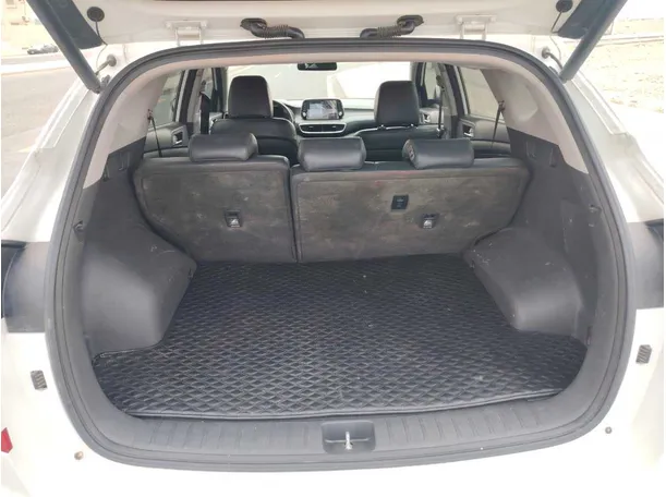 Car image 25