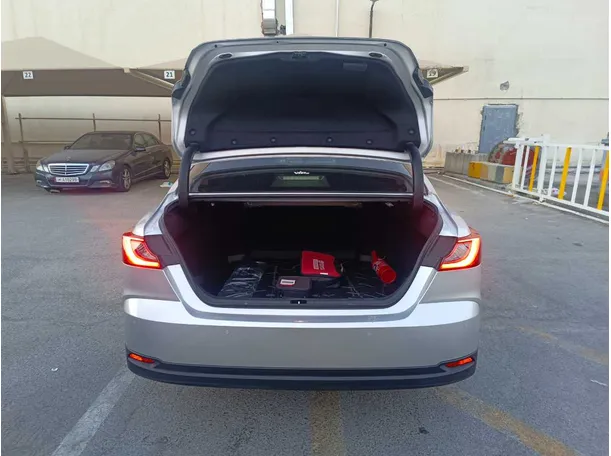 Car image 26
