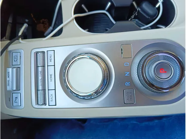 Car image 19
