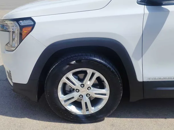 Car image 9