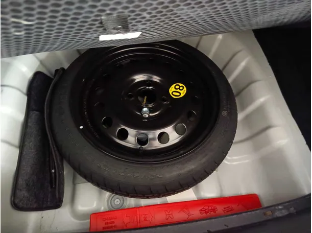 Car image 25