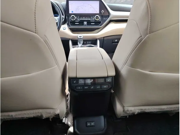 Car image 35