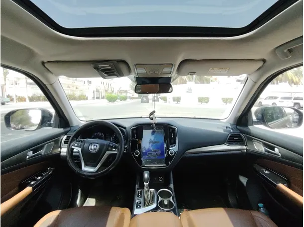 Car image 17