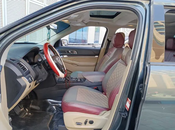 Car image 12