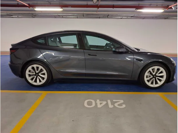 Car image 8
