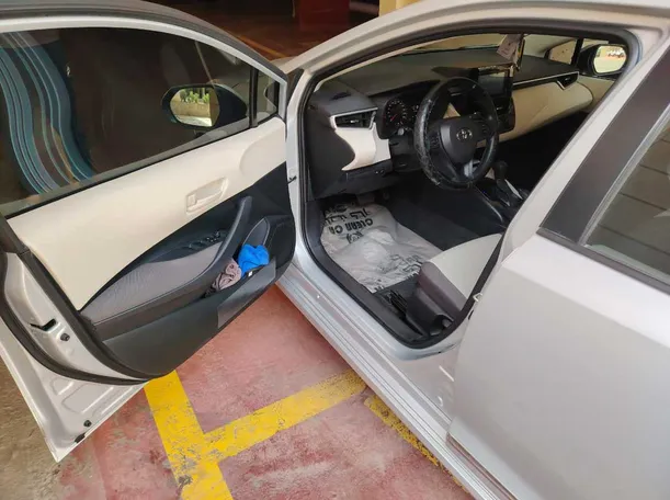 Car image 12