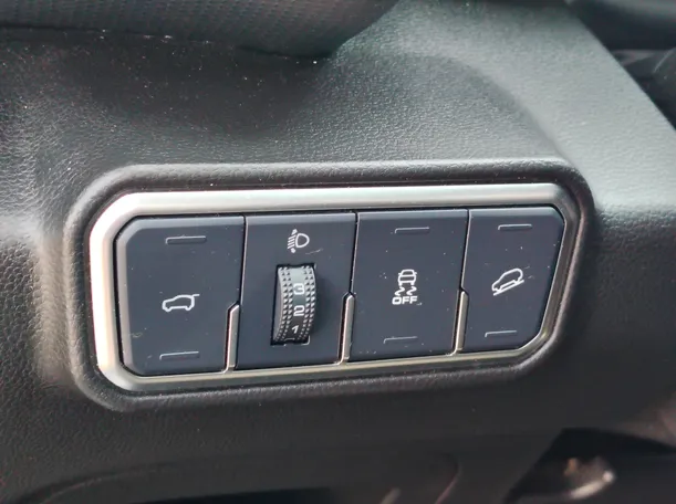 Car image 32