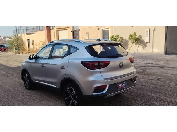Car image 7
