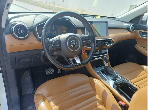 Car image 12