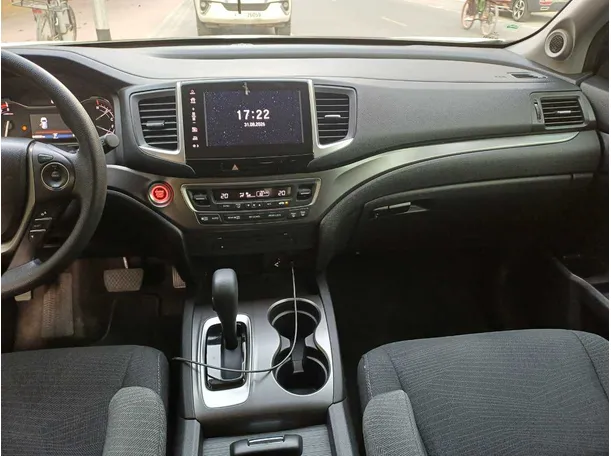 Car image 16