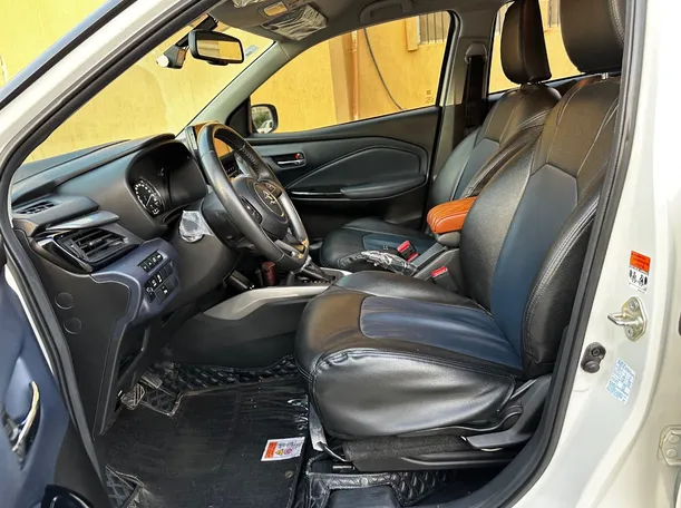 Car image 12