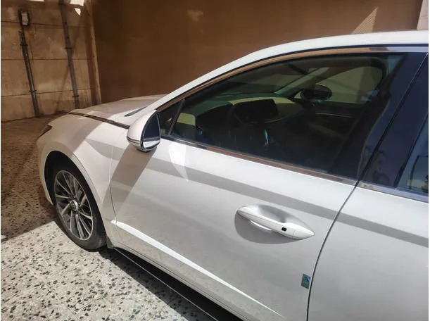 Car image 10