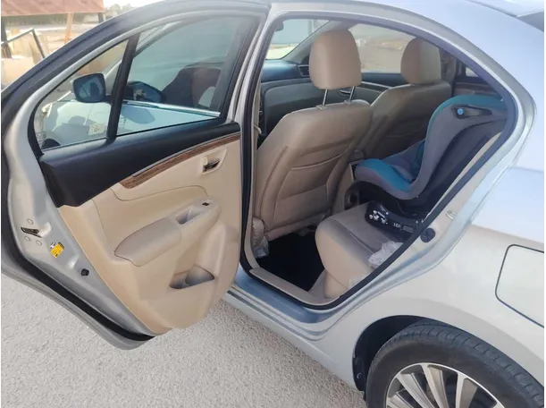 Car image 12