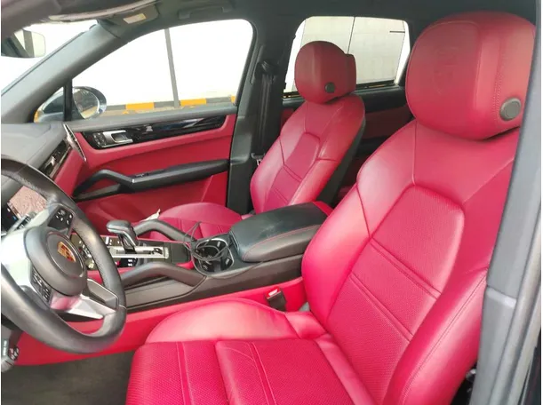 Car image 14