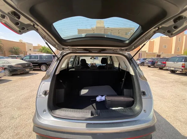 Car image 18