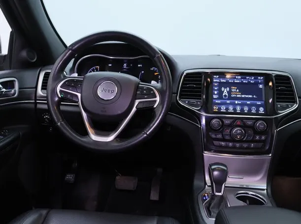 Car image 15