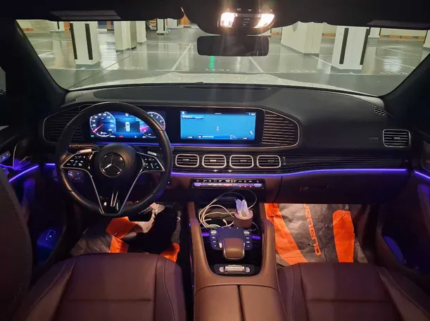 Car image 16