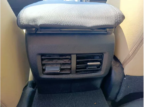 Car image 32