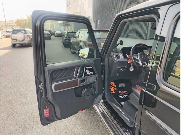 Car image 12