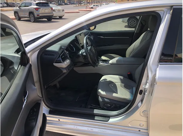 Car image 12