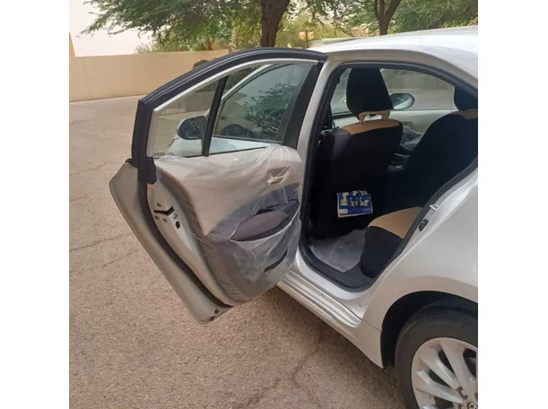 Car image 12