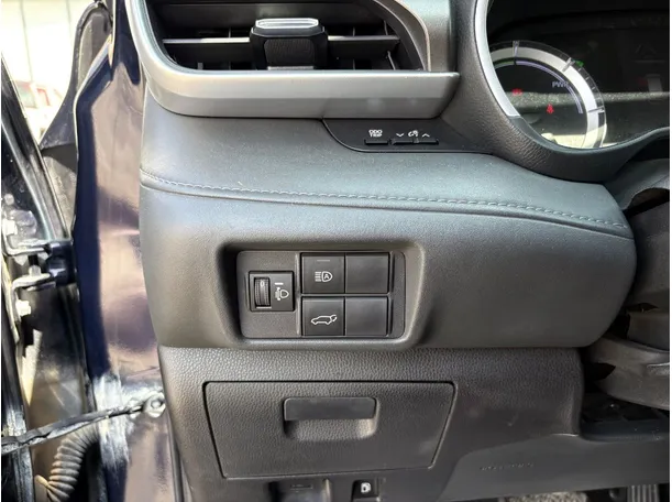 Car image 27