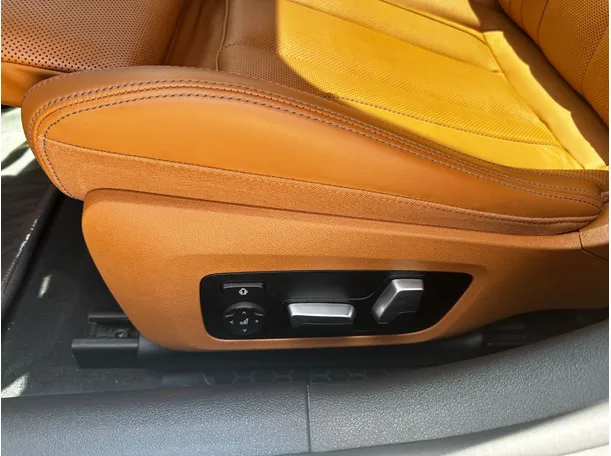Car image 28