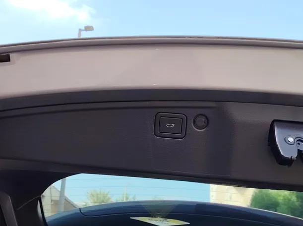 Car image 32