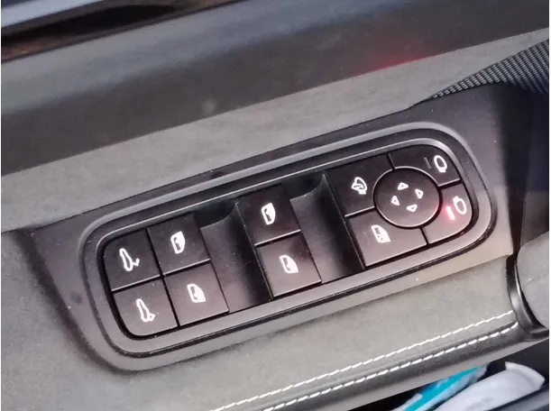 Car image 28