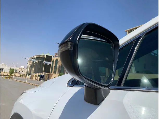 Car image 24