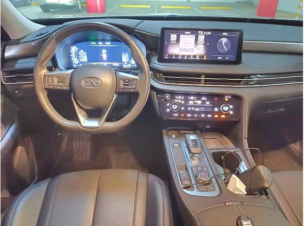 Car image 18