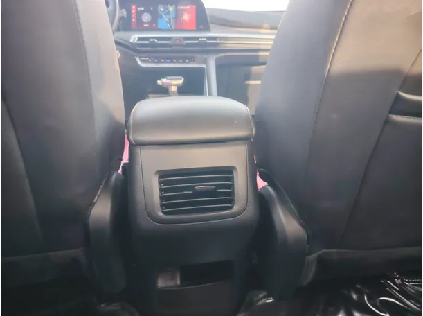 Car image 32
