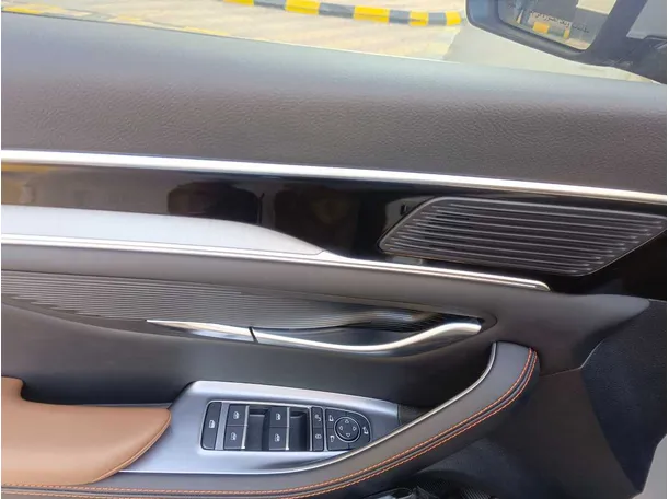 Car image 37