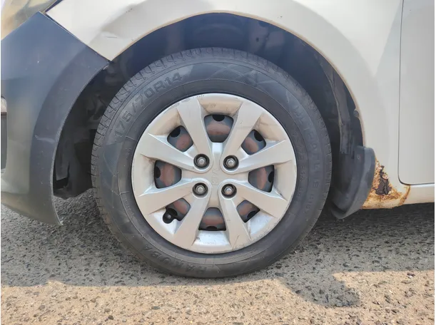 Car image 9