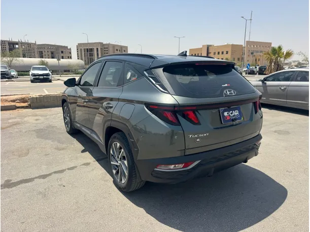 Car image 7