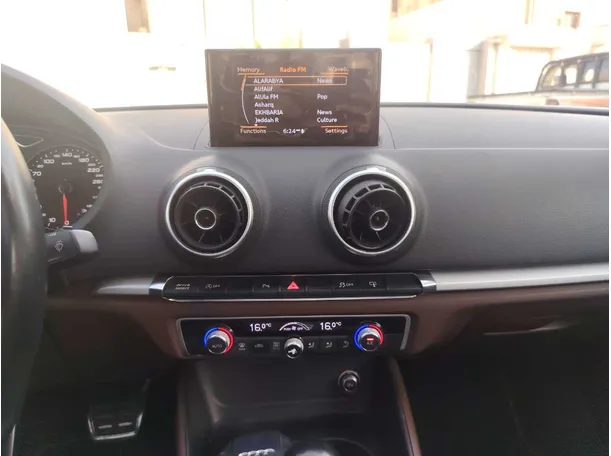 Car image 22