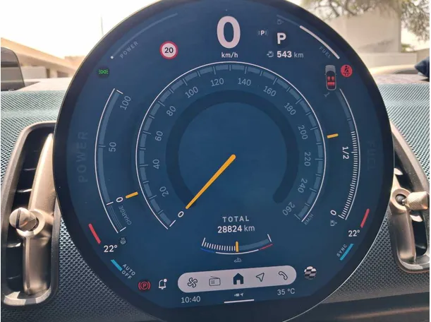 Car image 18