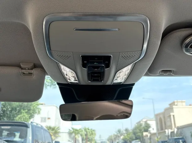 Car image 30