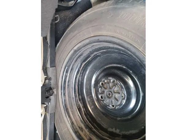 Car image 25