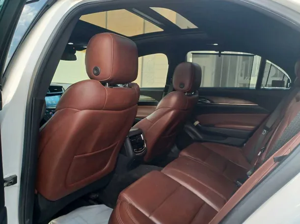 Car image 14