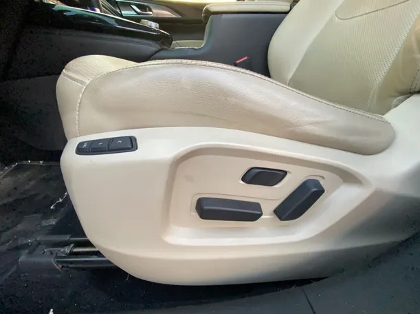 Car image 27