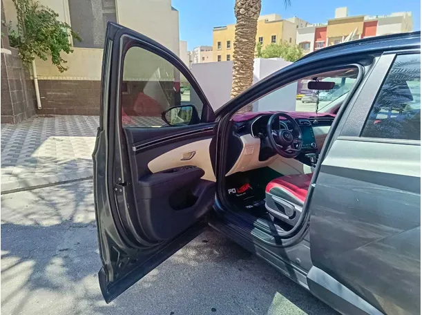 Car image 10