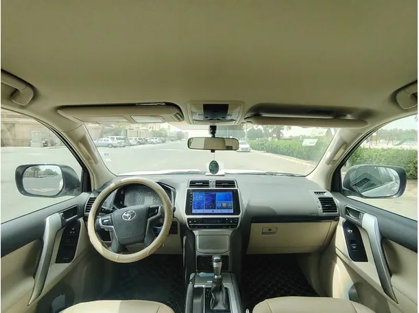 Car image 17