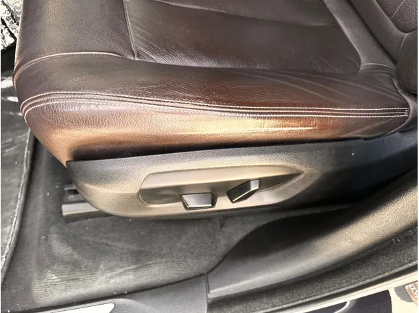 Car image 28
