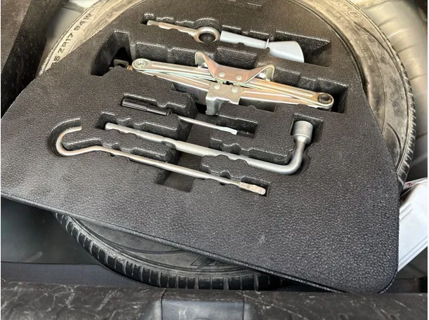 Car image 27