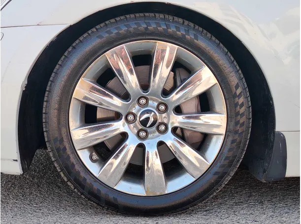 Car image 10